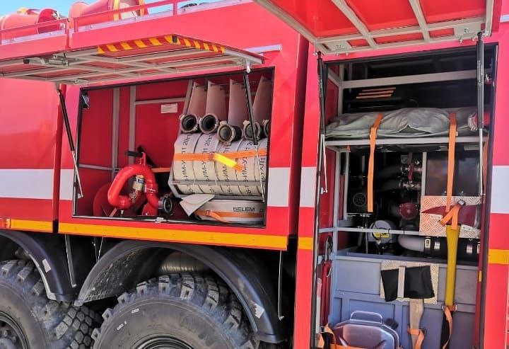 В Саратове 6 расчетов тушат склад на улице Хвалынской 