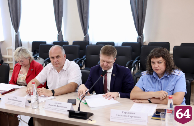 Саратовским работодателям поставили сроки повышения зарплат