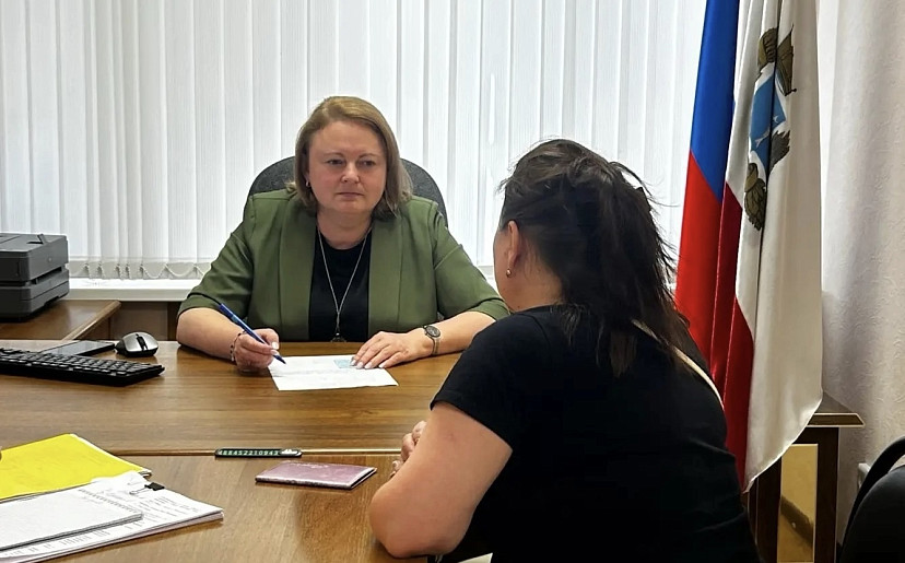 В Саратове маме травмированной девочки помогут добиться наказания для хулиганов