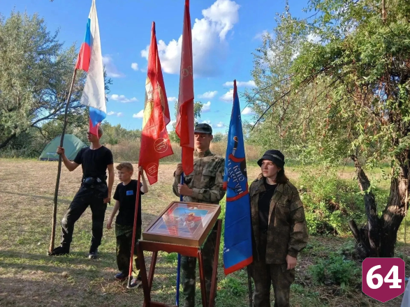 Саратовские подростки отрабатывали метание ножей и стрельбу из лука