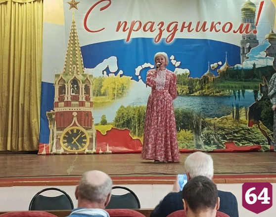 В саратовском госпитале бойцам пели народные хиты и дарили подарки