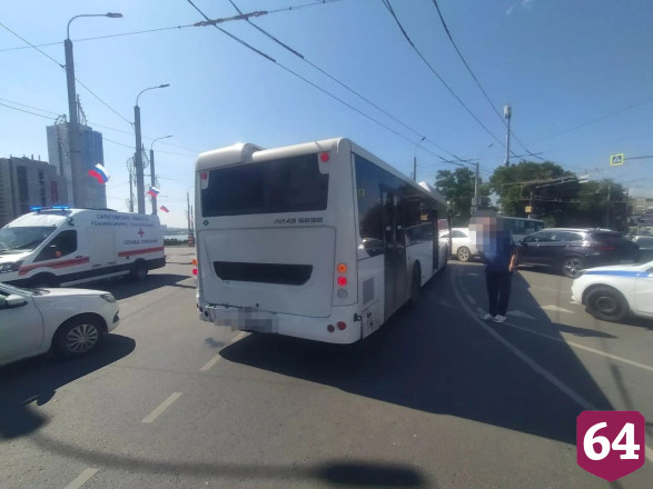Три человека пострадали в ДТП с автобусом в центре Саратова