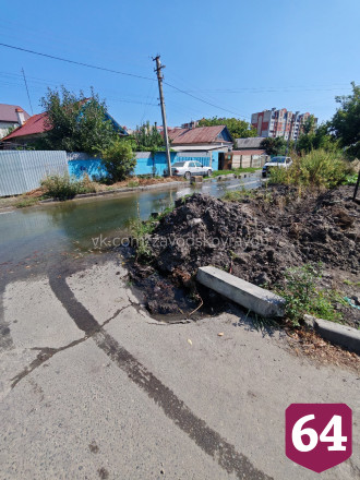 Саратовец пожаловался на забытую коммунальщиками аварию