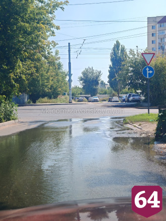 Саратовец пожаловался на забытую коммунальщиками аварию