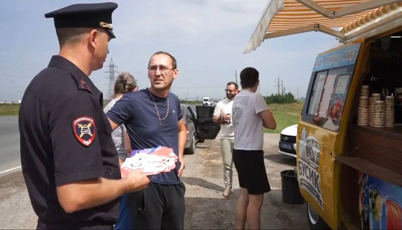 В Саратовской области иногородним водителям дарили кофе и призывали чаще отдыхать