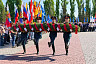 В парке Победы развернули триколор и почтили память защитников Отечества